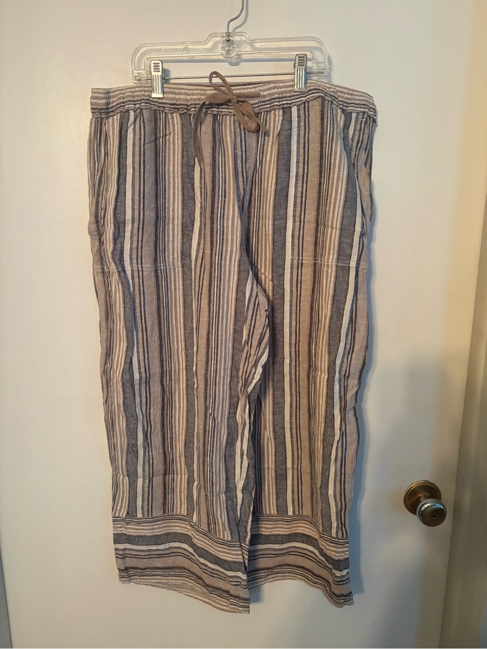 Women’s linen blend capris